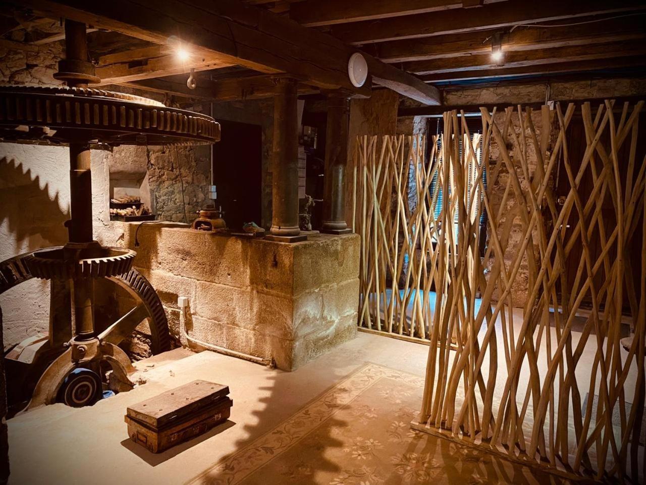 Le Moulin Du Guy, Proche Du Puy Dufou Bed & Breakfast Chanverrie Dış mekan fotoğraf