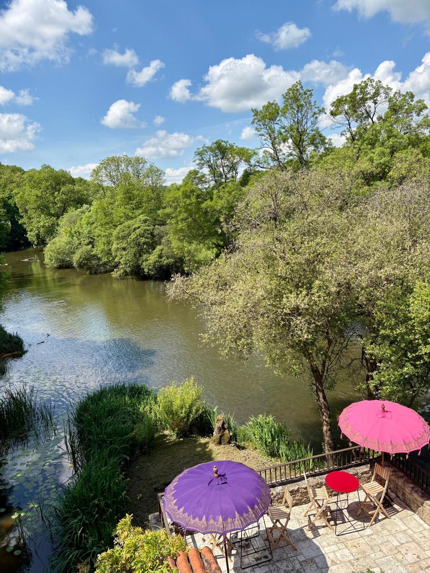 Le Moulin Du Guy, Proche Du Puy Dufou Bed & Breakfast Chanverrie Dış mekan fotoğraf