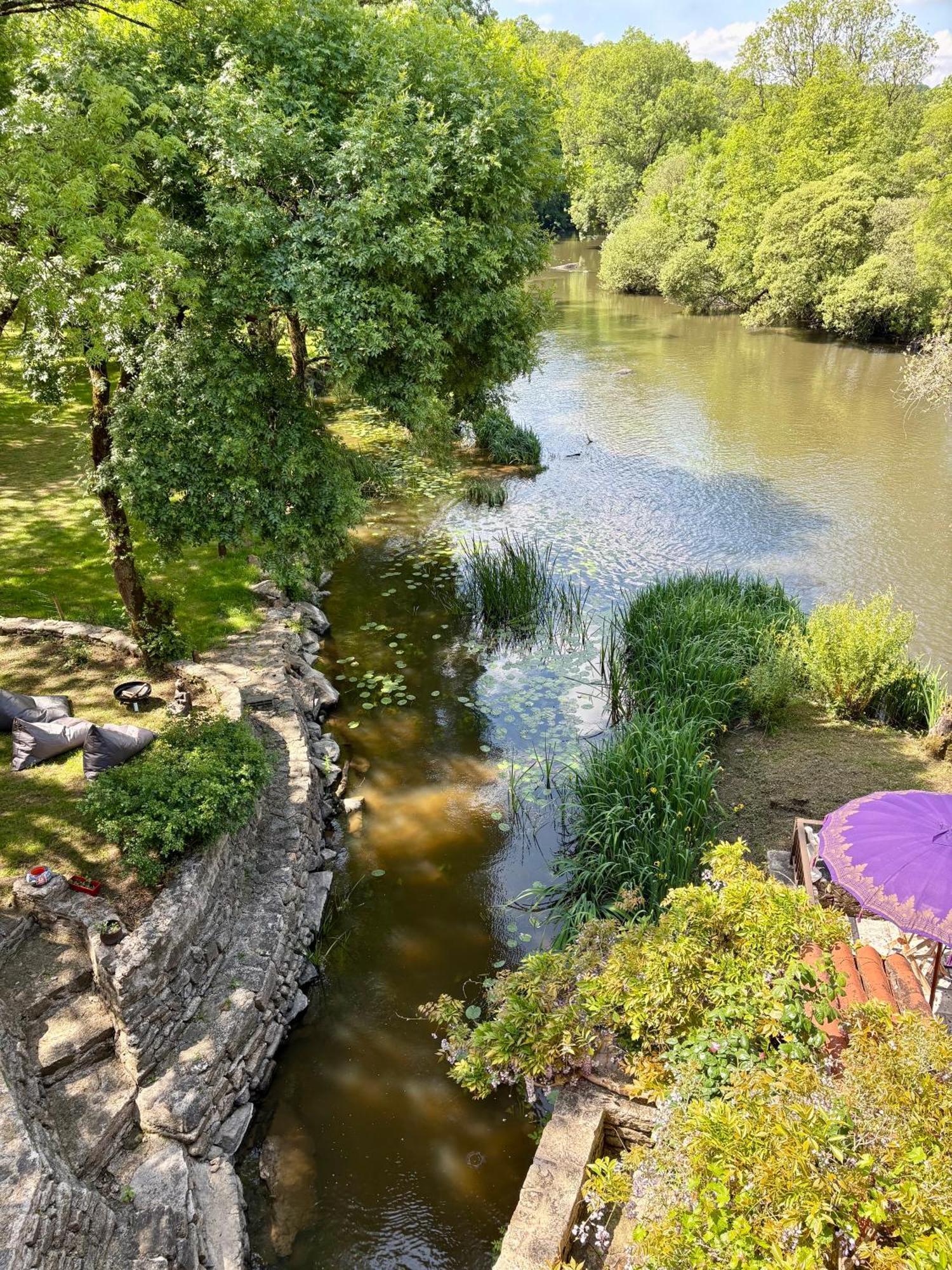 Le Moulin Du Guy, Proche Du Puy Dufou Bed & Breakfast Chanverrie Dış mekan fotoğraf