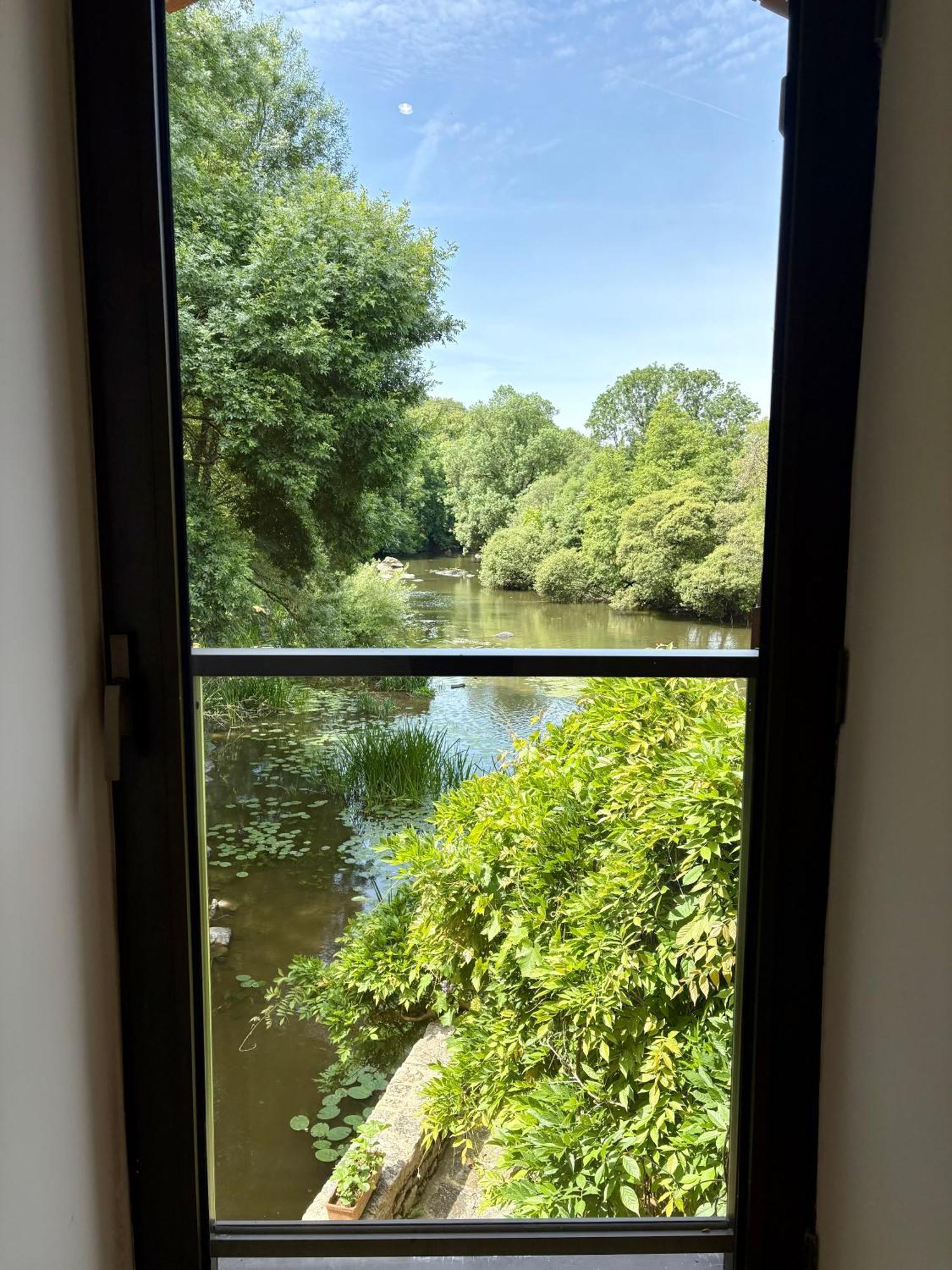 Le Moulin Du Guy, Proche Du Puy Dufou Bed & Breakfast Chanverrie Dış mekan fotoğraf